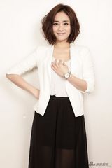 组图：刘芸曝光魅力写真  知性体味时光美好