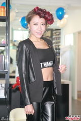 组图：高钧贤调侃无线条件差 早知裁减幕后人员