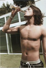 策划：庆赤西仁三十而立 带感裸图福利大放送