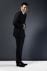 组图：李乃文鬼马写真 演多金老板获赞时尚先生