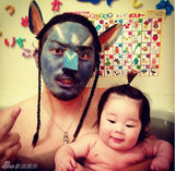 组图：日本父女逗比泡澡照走红 蠢萌犯二又有爱