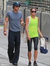 组图：“吸血鬼”伊恩与《暮光》妮基恋情曝光