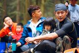 组图：爸爸开启丛林大冒险 金曲歌王曹格落泪