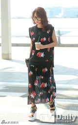 组图：韩团SISTAR亮相机场 太阳镜显时尚