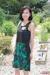 组图：钟嘉欣豪言收视30点穿高叉泳衣开派对