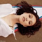 组图：倪妮墨尔本拍海滩封面 萌妹子也爱摇滚