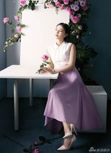 组图：高圆圆春意写真 玫瑰包围尽显清新浪漫