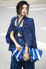 组图：袁姗姗夏日时尚街拍曝光 俏皮不乏性感