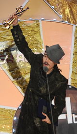 高清图：Super Junior金唱片热舞 捧奖当场洒泪