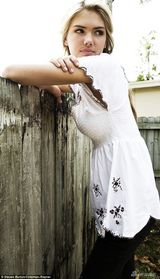 组图：抖奶超模凯特-阿普顿曝15岁嫩照  早熟少女曲线火辣