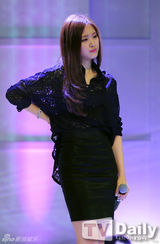 组图：Apink清凉牛仔装亮相 甜美活泼萌翻全场