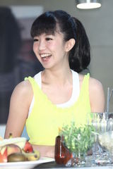 组图：曾昱嘉将开唱压力大 郭书瑶亲自下厨煮补品