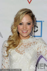 组图：《不顾一切》首映 扎克-埃夫隆西装帅气