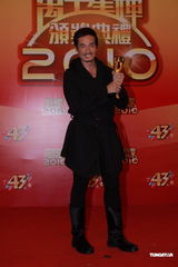 组图：陈豪获得专业表现大奖 笑言怕拿不到视帝
