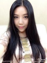 组图：超女纪敏佳被疑整容 自拍变锥子脸女神