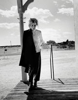 组图：影后贝辛格风格大片 年过60体态仍完美