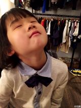 组图：陆毅晒贝儿销魂酣睡照 趁机合影搞怪