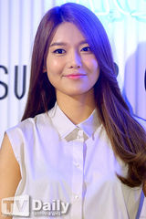 组图：少时秀英蔡贞安等出席活动 秀各色时尚