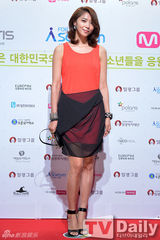 组图：SISTAR热裤劲舞 助阵慈善音乐会