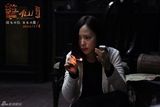 组图：《笔仙3》曝海报 江一燕置身阴森老宅