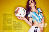 组图：孟瑶助阵世界杯 球衣彩绘写真性感