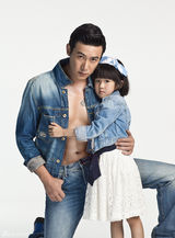 组图：陆毅贝儿父女组合造型百变风格多样