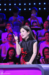 组图：杨童舒古典旗袍装尽显高贵气质