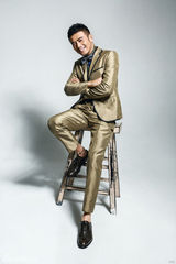 组图：杨烁商务写真温暖笑容彰显绅士魅力