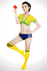 组图：房程程足球宝贝写真秀性感妩媚身姿