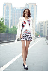 组图：江语晨街拍大片曝光 演绎百变时尚造型