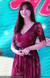 组图：柳岩爆乳透视裙亮相 大展歌喉过歌手瘾