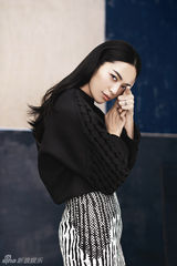 组图：姚晨优雅登封面 散发都市精英魅力