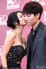 组图：《莫比乌斯》发布会 徐英雨献吻李恩宇