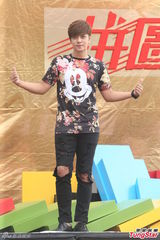 组图：罗志祥自曝最爱裸体照镜子超自恋