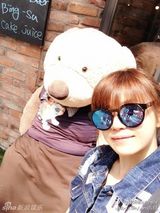 组图：陈妍希享悠闲时光 戴墨镜嘟嘴卖萌