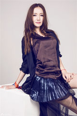 组图：韩雨芹薄纱透视写真 性感扮相显女王气场