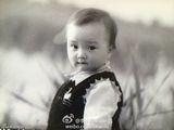 组图：众星晒童年萌照庆儿童节 自幼星范儿足