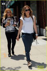 组图：詹妮弗-洛佩兹离婚后亮相 黑超难掩倦容