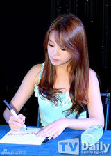 组图：Girls day签名会 敏雅恋爱公开后首露面