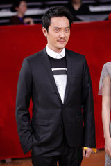 组图：大影节闭幕式 汤唯红裙知性王丽坤温婉