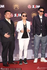 组图：各路音乐人齐聚金曲奖 星光熠熠