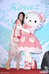 组图：Hebe亮相娇嗔十足 望跨界当设计师