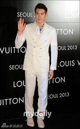 组图：李秉宪崔智友等众星出席时尚品牌发布会