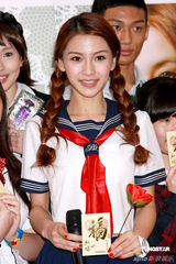 幻灯图：黄晓明绯闻女友校服装扮 清纯似张柏芝