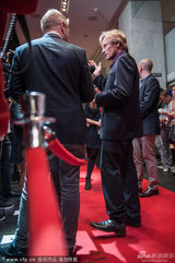 组图：“阿拉贡”莫腾森与导演背后位基情四射