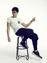 组图：袁成杰黑白运动写真 释放荷尔蒙魅力