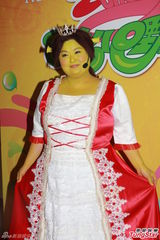 组图：众星乔装玩变身 王祖蓝头顶绿毛似绿帽