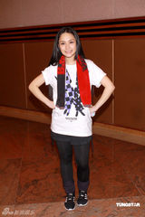 幻灯图集：Twins为个唱彩排 陈伟霆容祖儿探望加油