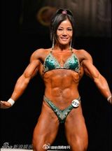 组图：温州女子健美20年 美国夺健美小姐冠军