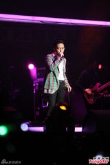 组图：林宥嘉上海演唱会造型百变粉丝追捧